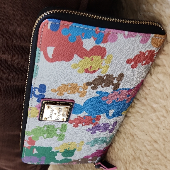NWOT Dooney & Bourke Disney Parks Rainbow Mickey Mouse Large Wallet 💗🌈💜🐁 - Picture 7 of 15